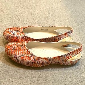 Women’s size 9 flats by Crocs. So cute and super comfortable!